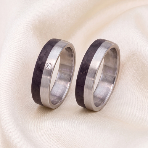 Preview: Partner Ring Edelstahl matt mit Carbon 1 Diamant Brillant